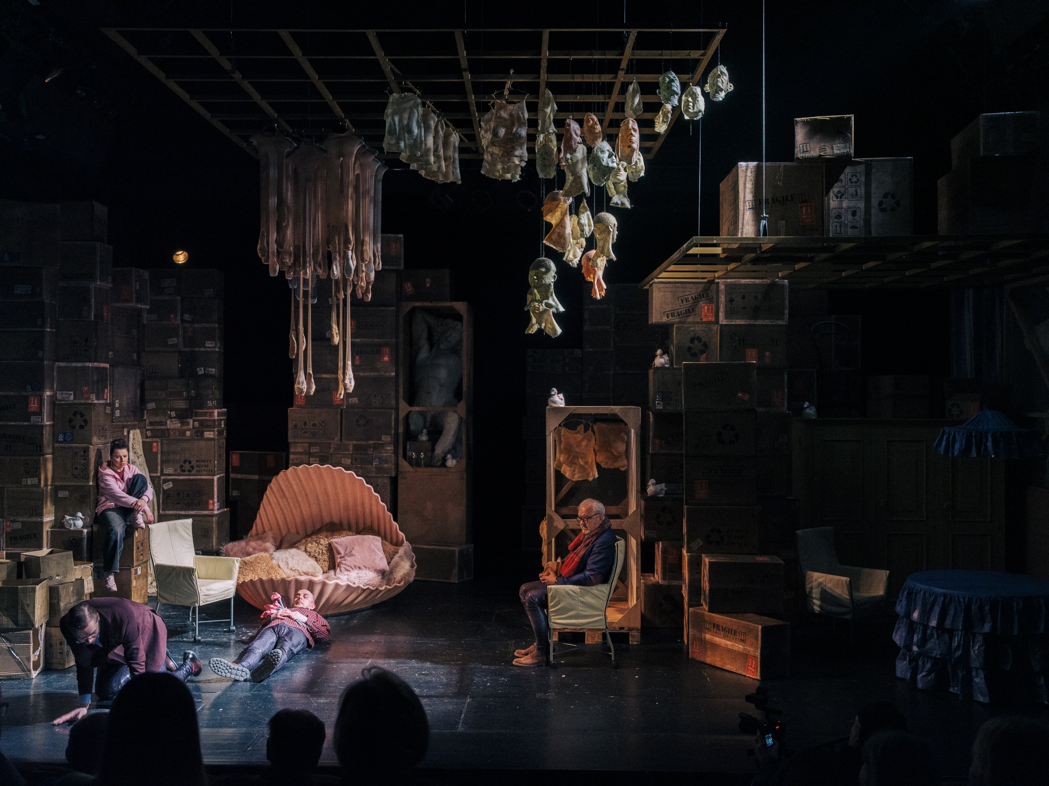 Vilniaus mažojo teatro scenoje – tragikomedijos „Žiurkės“ premjera