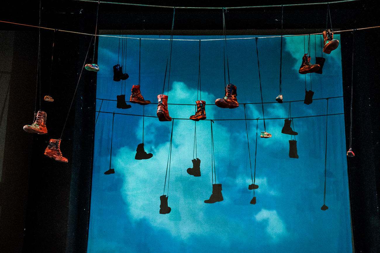 Lapkričio 30 d. turėjęs įvykti spektaklis „Mano batai buvo du“ perkeliamas į sausio 11 d.